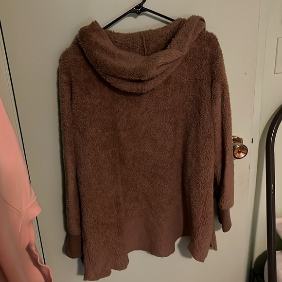 Warm fuzzy hooded sweater - Picture 2 of 2